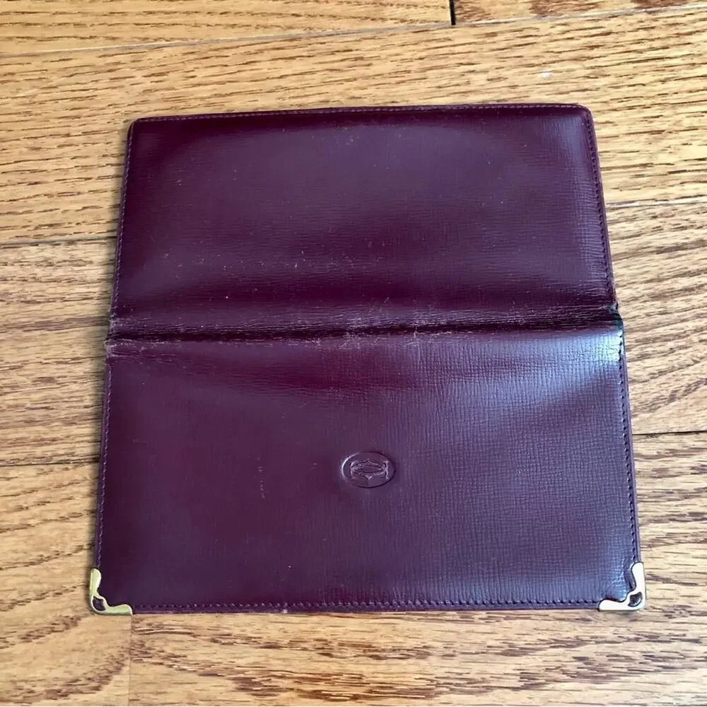 Cartier bifold mustline